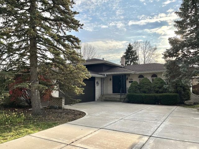 1040 Azalea Drive, Munster, IN 46321