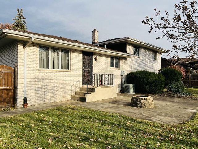 1040 Azalea Drive, Munster, IN 46321