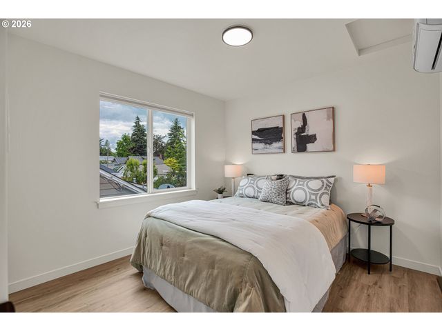 8067 Se Carlton St, Portland, OR 97206