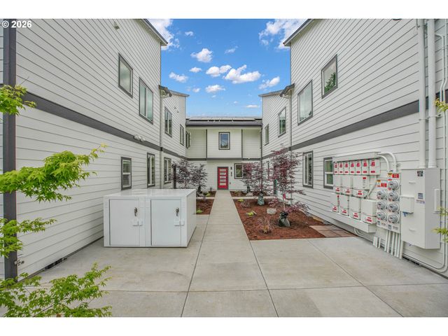 8067 Se Carlton St, Portland, OR 97206