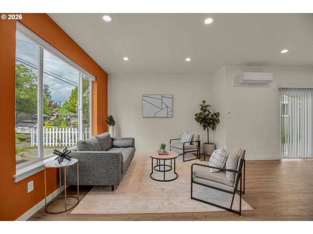 8067 Se Carlton St, Portland, OR 97206