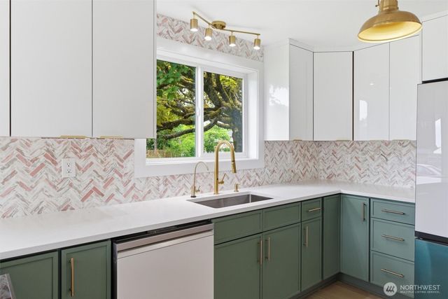 10302 E 40th Avenue, Tacoma, WA 98446
