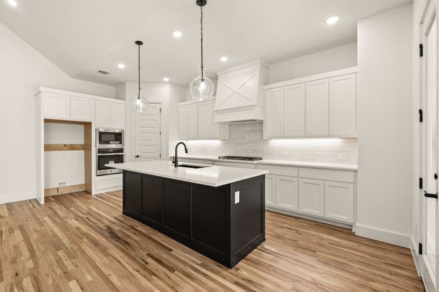 704 Blackbird Drive, Aledo, TX 76008