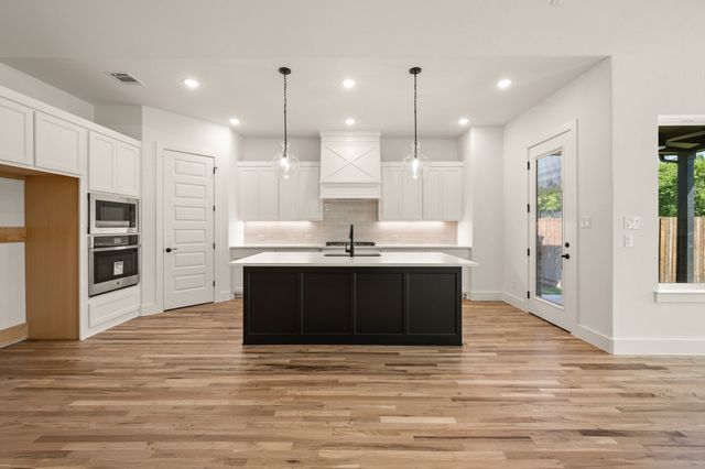 704 Blackbird Drive, Aledo, TX 76008