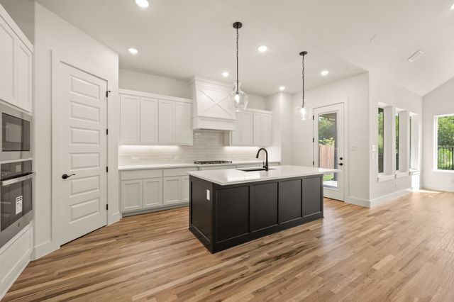 704 Blackbird Drive, Aledo, TX 76008