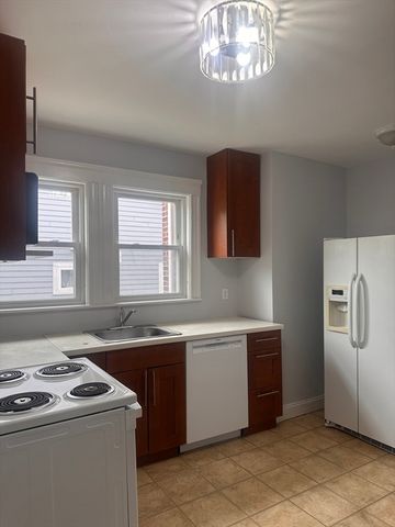 84 Lawton St. 1, Brookline, MA 02446