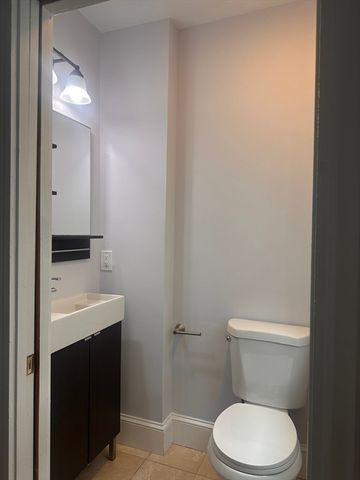 84 Lawton St. 1, Brookline, MA 02446