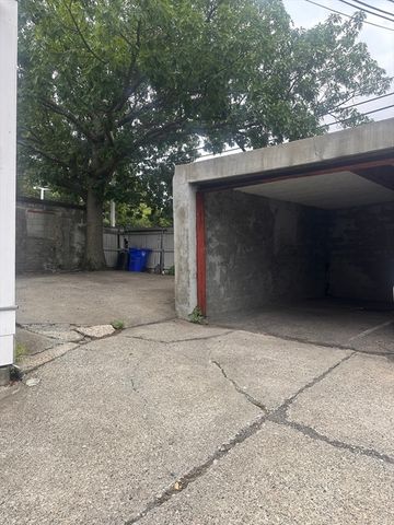84 Lawton St. 1, Brookline, MA 02446