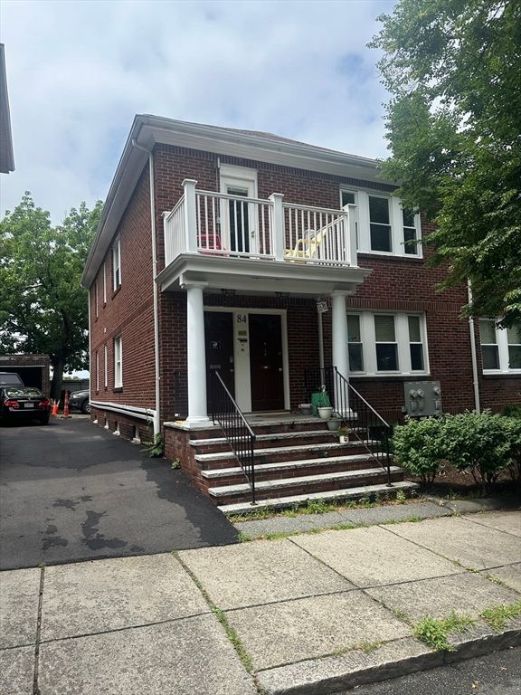 84 Lawton St. 1, Brookline, MA 02446