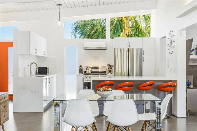 302 E Racquet Club Drive, Palm Springs, CA 92262