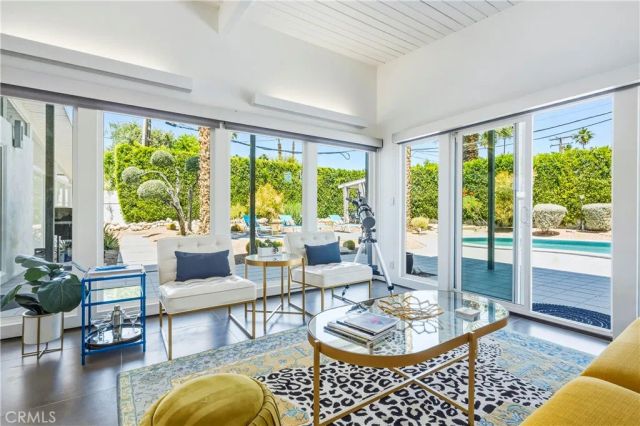 302 E Racquet Club Drive, Palm Springs, CA 92262