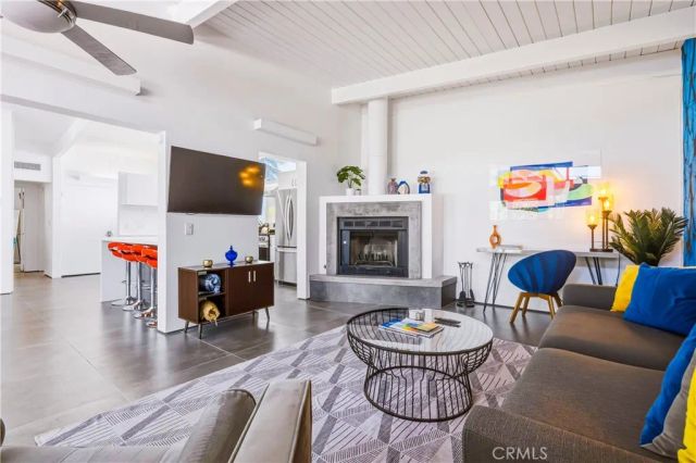 302 E Racquet Club Drive, Palm Springs, CA 92262