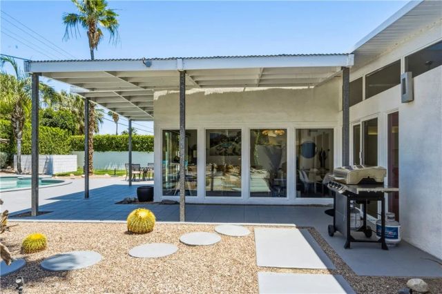 302 E Racquet Club Drive, Palm Springs, CA 92262