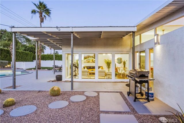302 E Racquet Club Drive, Palm Springs, CA 92262