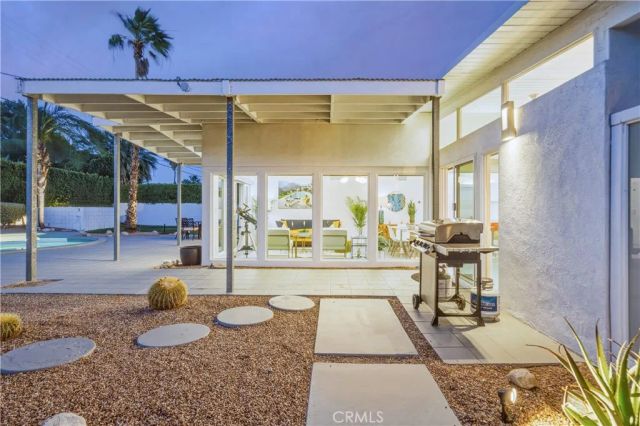 302 E Racquet Club Drive, Palm Springs, CA 92262