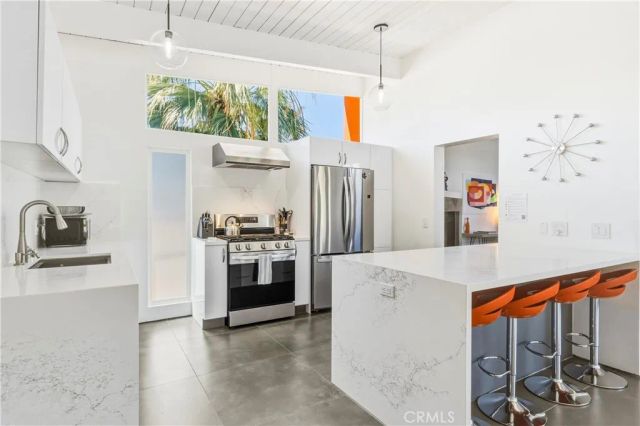 302 E Racquet Club Drive, Palm Springs, CA 92262