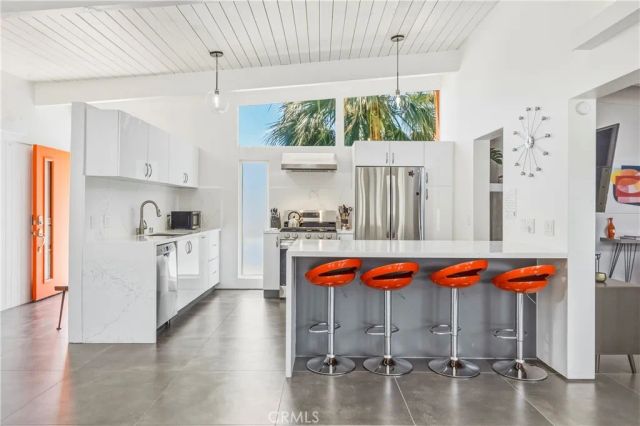 302 E Racquet Club Drive, Palm Springs, CA 92262