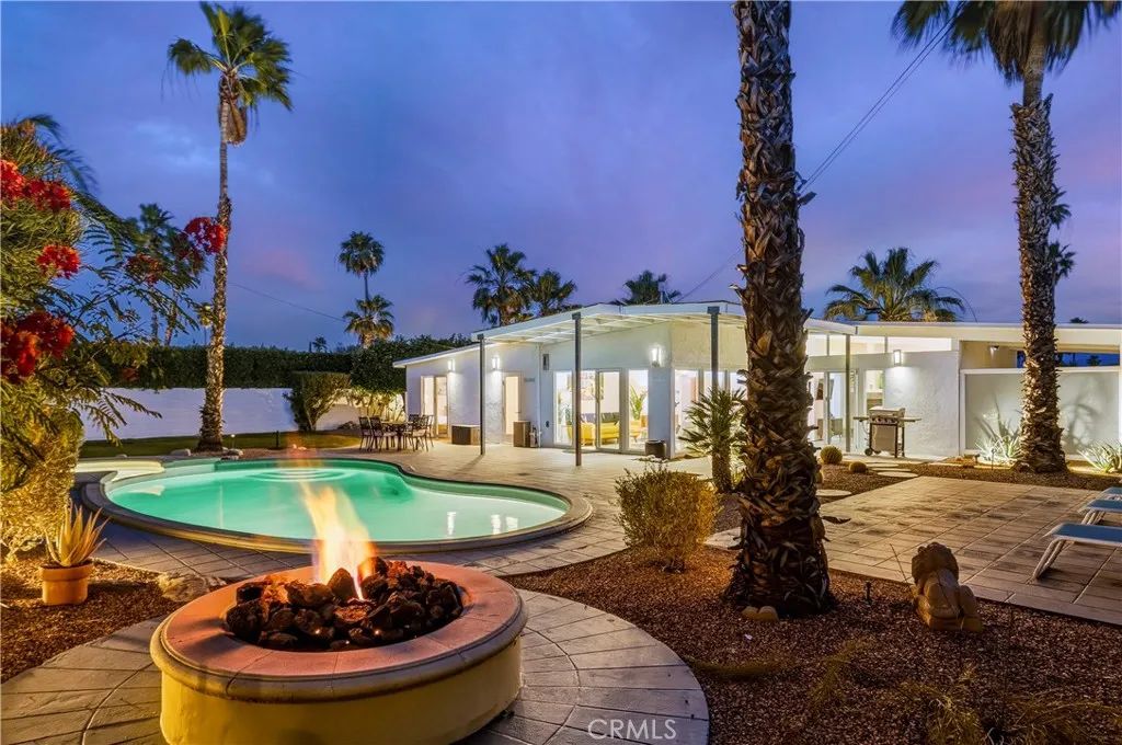 302 E Racquet Club Drive, Palm Springs, CA 92262