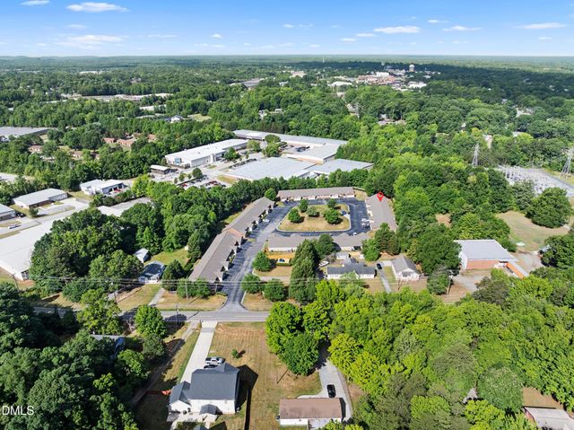 402 Pinefield Place, Thomasville, NC 27360