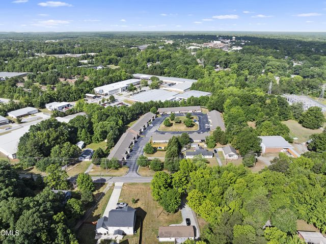 402 Pinefield Place, Thomasville, NC 27360