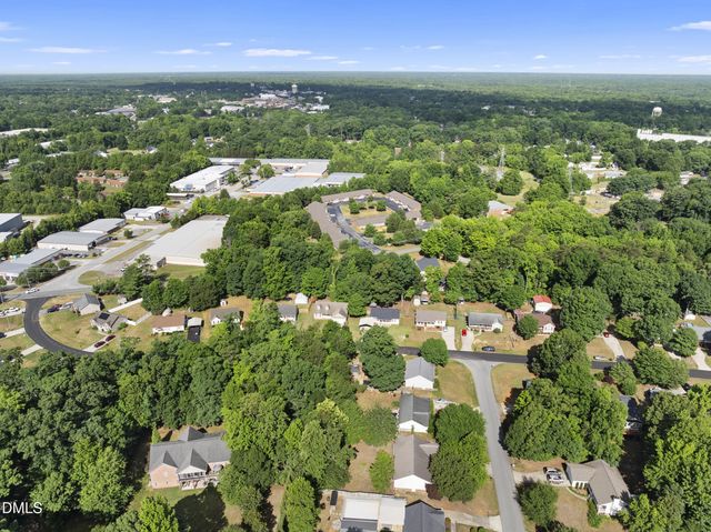 402 Pinefield Place, Thomasville, NC 27360