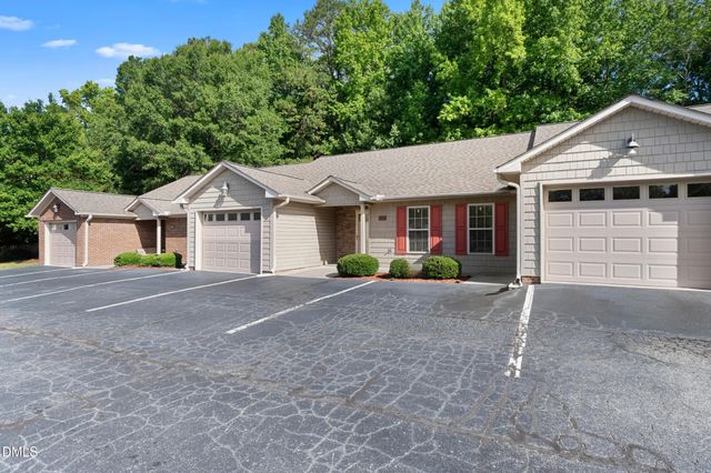 402 Pinefield Place, Thomasville, NC 27360