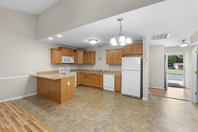 402 Pinefield Place, Thomasville, NC 27360