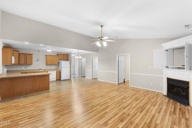 402 Pinefield Place, Thomasville, NC 27360