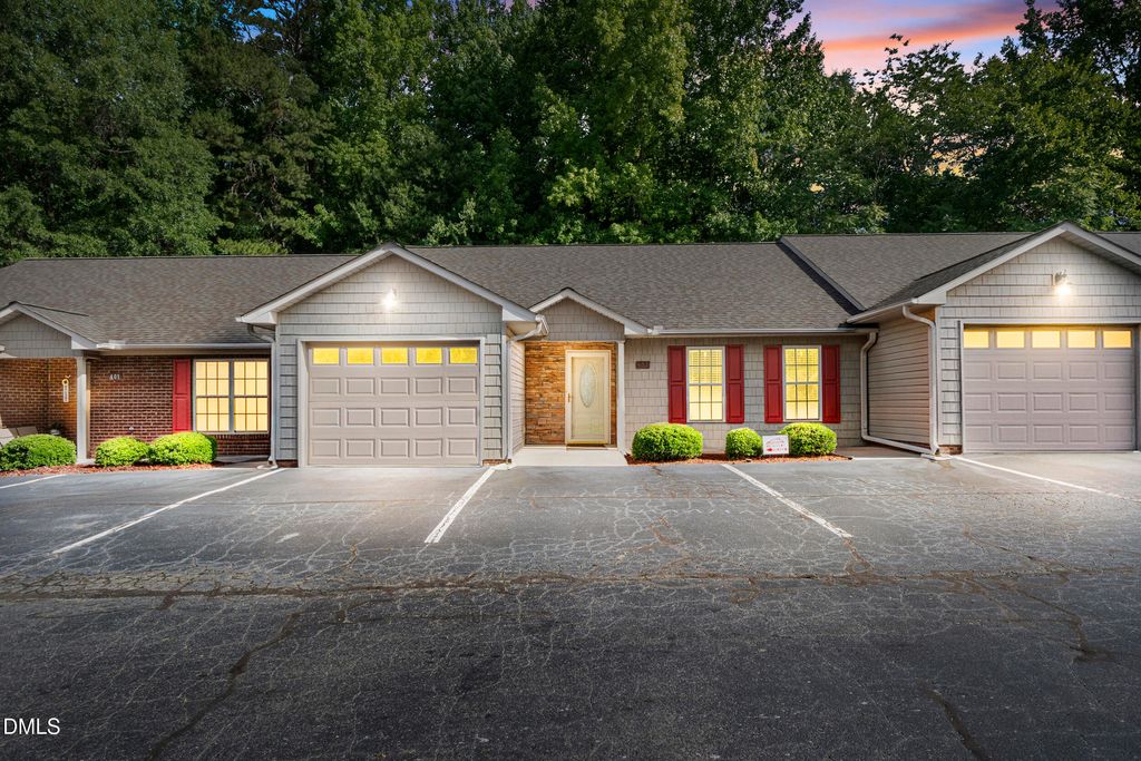 402 Pinefield Place, Thomasville, NC 27360