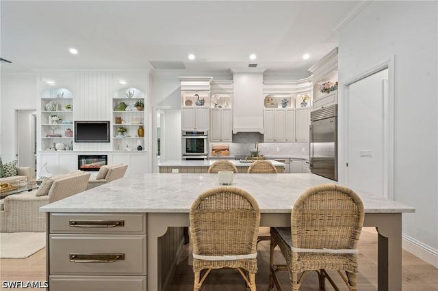 9833 Clear Lake CIR, Naples, FL 34109