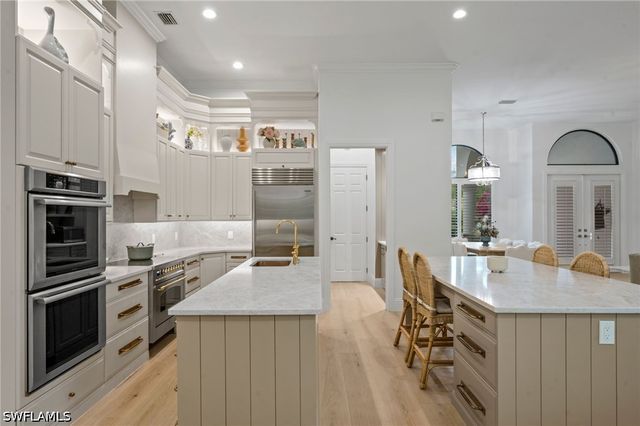 9833 Clear Lake CIR, Naples, FL 34109