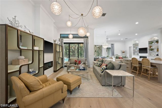 9833 Clear Lake CIR, Naples, FL 34109