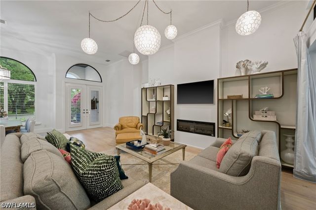 9833 Clear Lake CIR, Naples, FL 34109