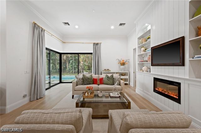 9833 Clear Lake CIR, Naples, FL 34109