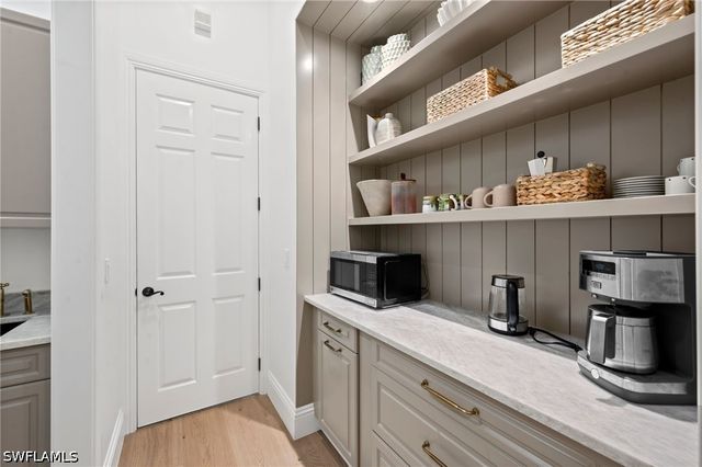 9833 Clear Lake CIR, Naples, FL 34109