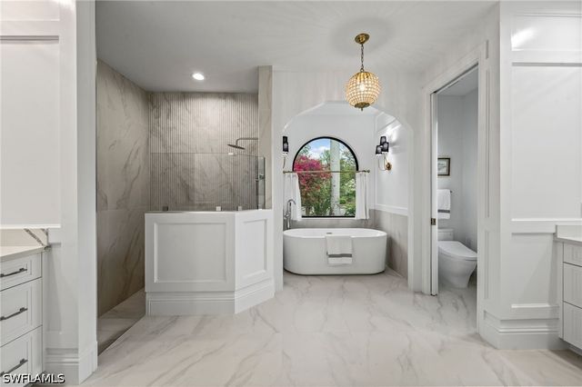 9833 Clear Lake CIR, Naples, FL 34109