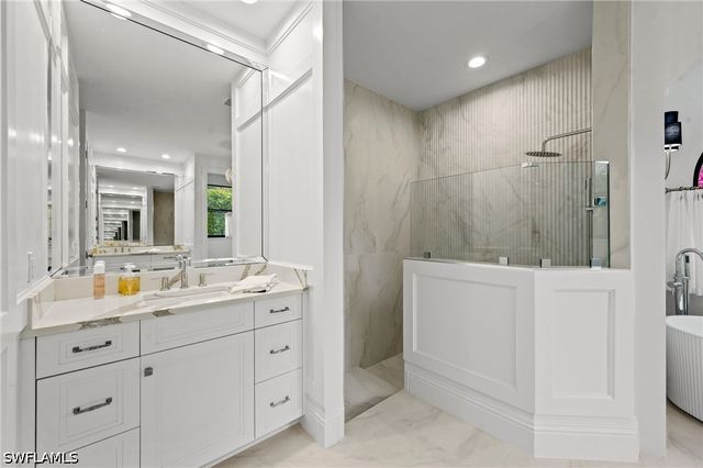 9833 Clear Lake CIR, Naples, FL 34109