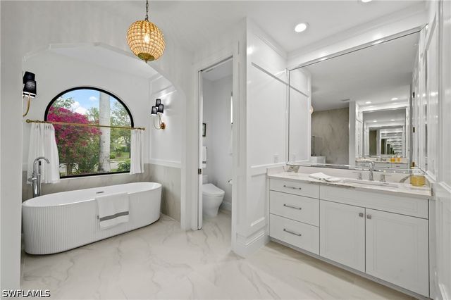 9833 Clear Lake CIR, Naples, FL 34109