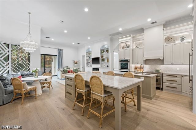 9833 Clear Lake CIR, Naples, FL 34109