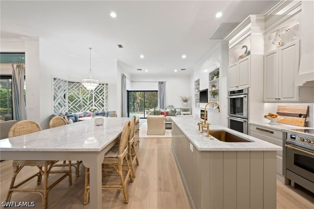 9833 Clear Lake CIR, Naples, FL 34109