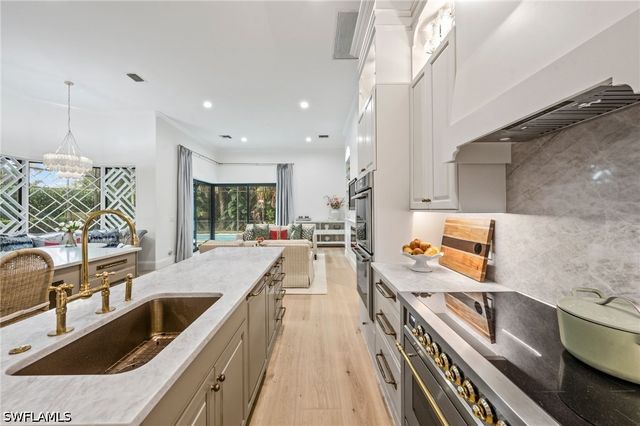 9833 Clear Lake CIR, Naples, FL 34109