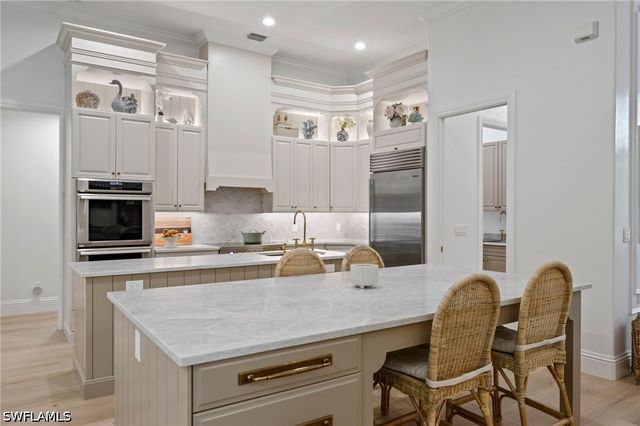 9833 Clear Lake CIR, Naples, FL 34109