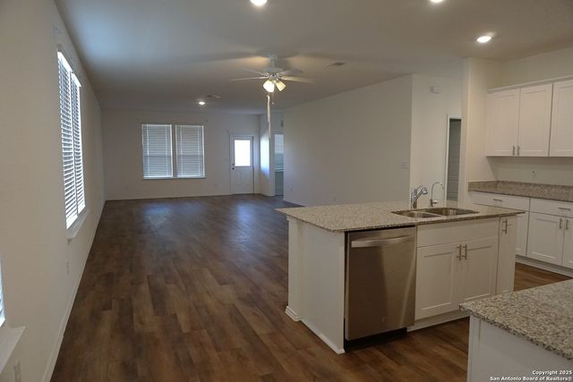 1206 Casa Luminar, Converse, TX 78109