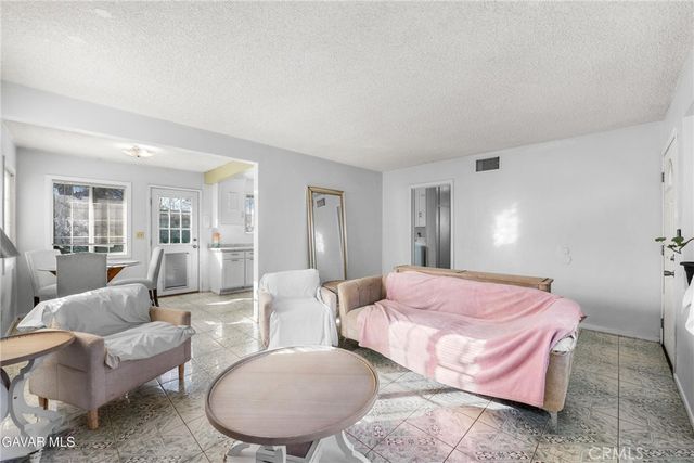 38609 Glenraven, Palmdale, CA 93550