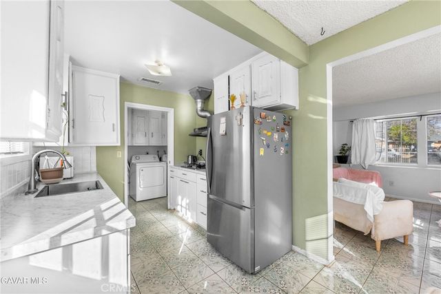 38609 Glenraven, Palmdale, CA 93550