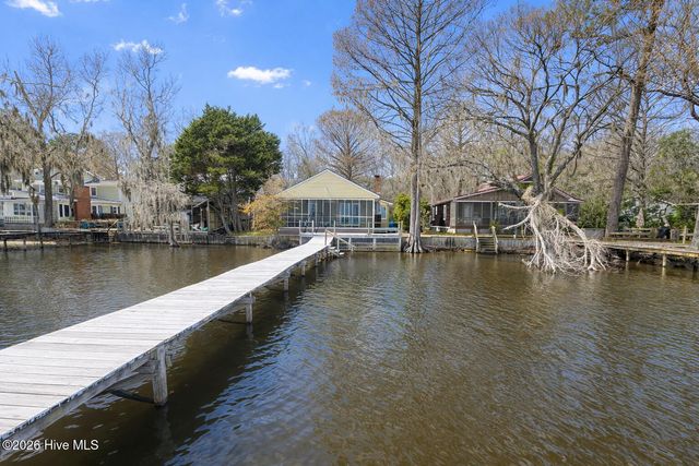 2908 Canal Cove Road, Lake Waccamaw, NC 28450