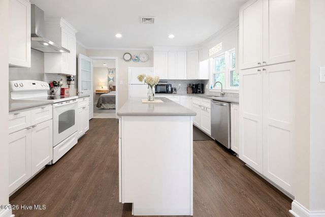 2908 Canal Cove Road, Lake Waccamaw, NC 28450