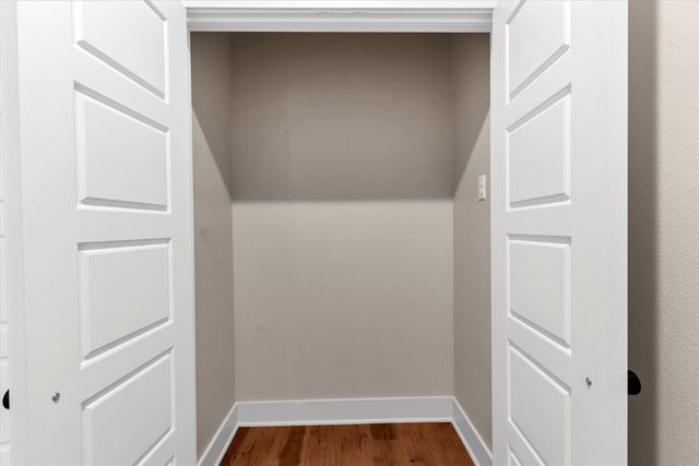 811 Branding Iron Trail, Granbury, TX 76049