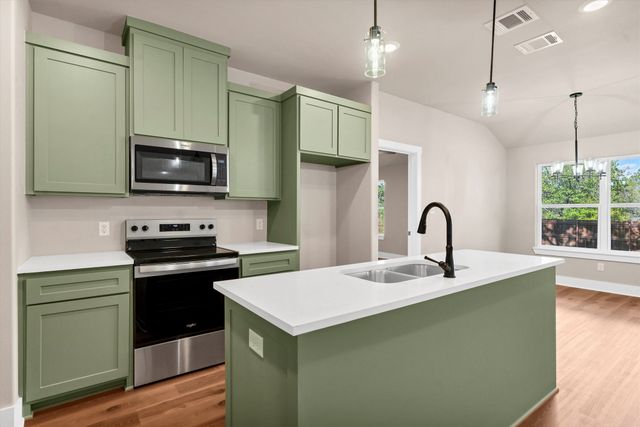 811 Branding Iron Trail, Granbury, TX 76049