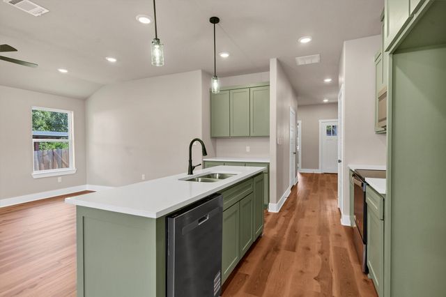 811 Branding Iron Trail, Granbury, TX 76049